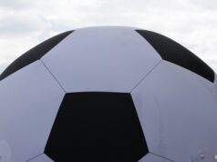 Футбольный клуб «Бидэйл» представил прозрачную форму