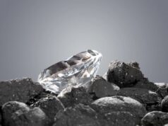 Китайские ученые создали суперстекло, которое способно поцарапать алмаз