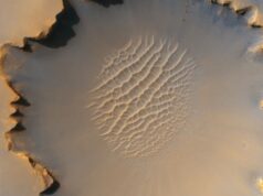 На поверхности Марса обнаружили необычные многоугольники: появилось объяснение. Фото