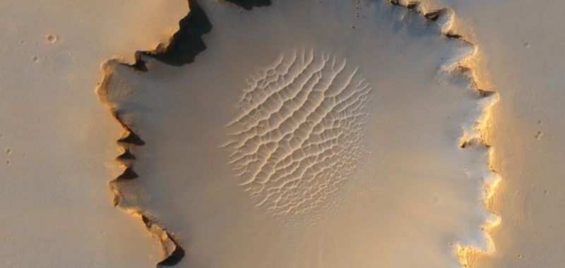На поверхности Марса обнаружили необычные многоугольники: появилось объяснение. Фото