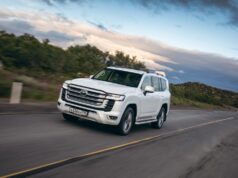 Тест Land Cruiser 300. Два новых двигателя, много новой электроники