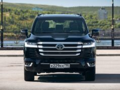Toyota Land Cruiser 300 вызвал ажиотаж в России
