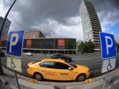 Суд разъяснил, кому можно парковаться на местах для инвалидов