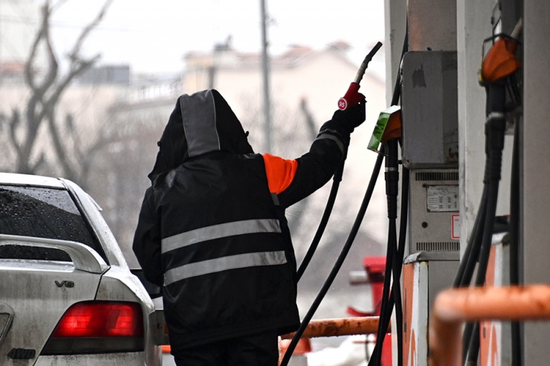 Операторы АЗС предупредили о проблемах на рынке бензина в 2022 году