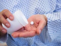 Власти США заказали первую крупную партию таблеток от COVID-19