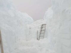 Украинских полярников летом засыпало трехметровым слоем снега — фото