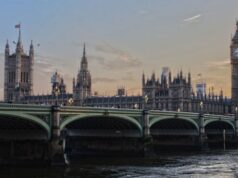 Лидеры Великобритании и ФРГ договорились работать над антироссийскими санкциями