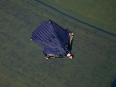 Знание физики позволило профессору из Чикаго доминировать на состязаниях вингсьютеров