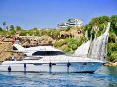 Любуемся видами на прогулке на яхте