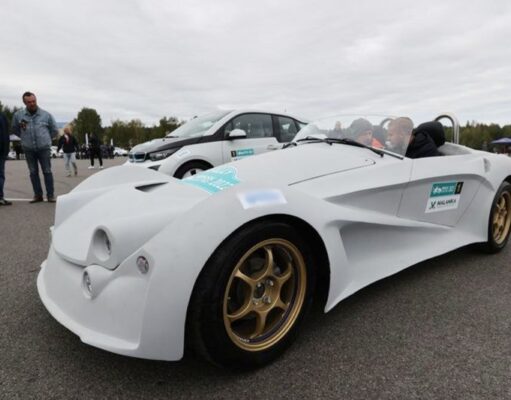 Белорусские ученые представили первый спортивный электромобиль — Российская газета