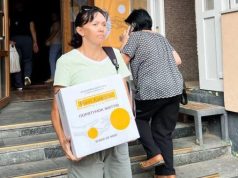 Фонд Рината Ахметова отправил переселенцам в Черноморск 3,5 тысяч проднаборов