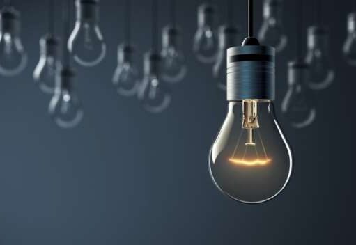 Блекаутов не избежать: опрос, как украинцы готовятся к отключениям света