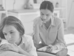 Как предоставить психологическую помощь детям, пострадавшим от войны: Фонд Рината Ахметова провел практический вебинар