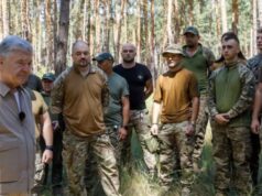 Идите на фронт и там завоюйте этот авторитет: Порошенко жестко обратился к тем, кто подрывает доверие к ВСУ