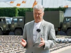 На войне каникул не бывает: Порошенко везет на фронт очередную партию дронов и окопных РЭБ