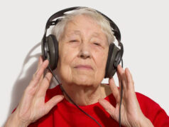 Ностальгическая музыка из молодости помогает предотвратить деменцию