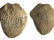 Греческая пуля для пращи возрастом 2100 лет принесла врагу издевательское послание