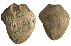 Греческая пуля для пращи возрастом 2100 лет принесла врагу издевательское послание