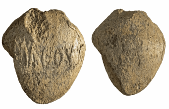 Греческая пуля для пращи возрастом 2100 лет принесла врагу издевательское послание