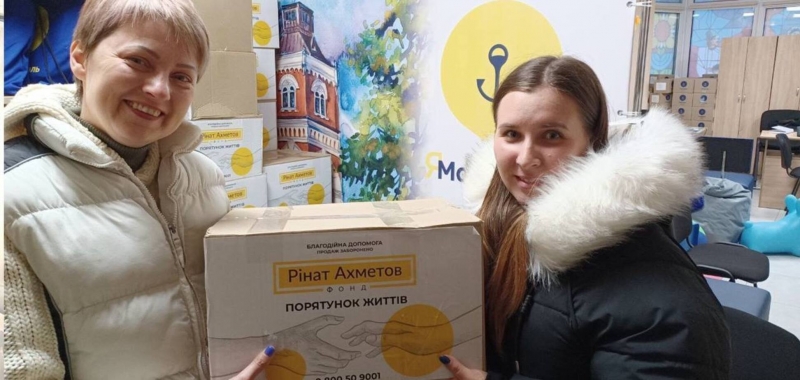 Фонд Ахметова передал в центр ''Я – Мариуполь'' в Тернополе почти 2 тысячи гуманитарных наборов